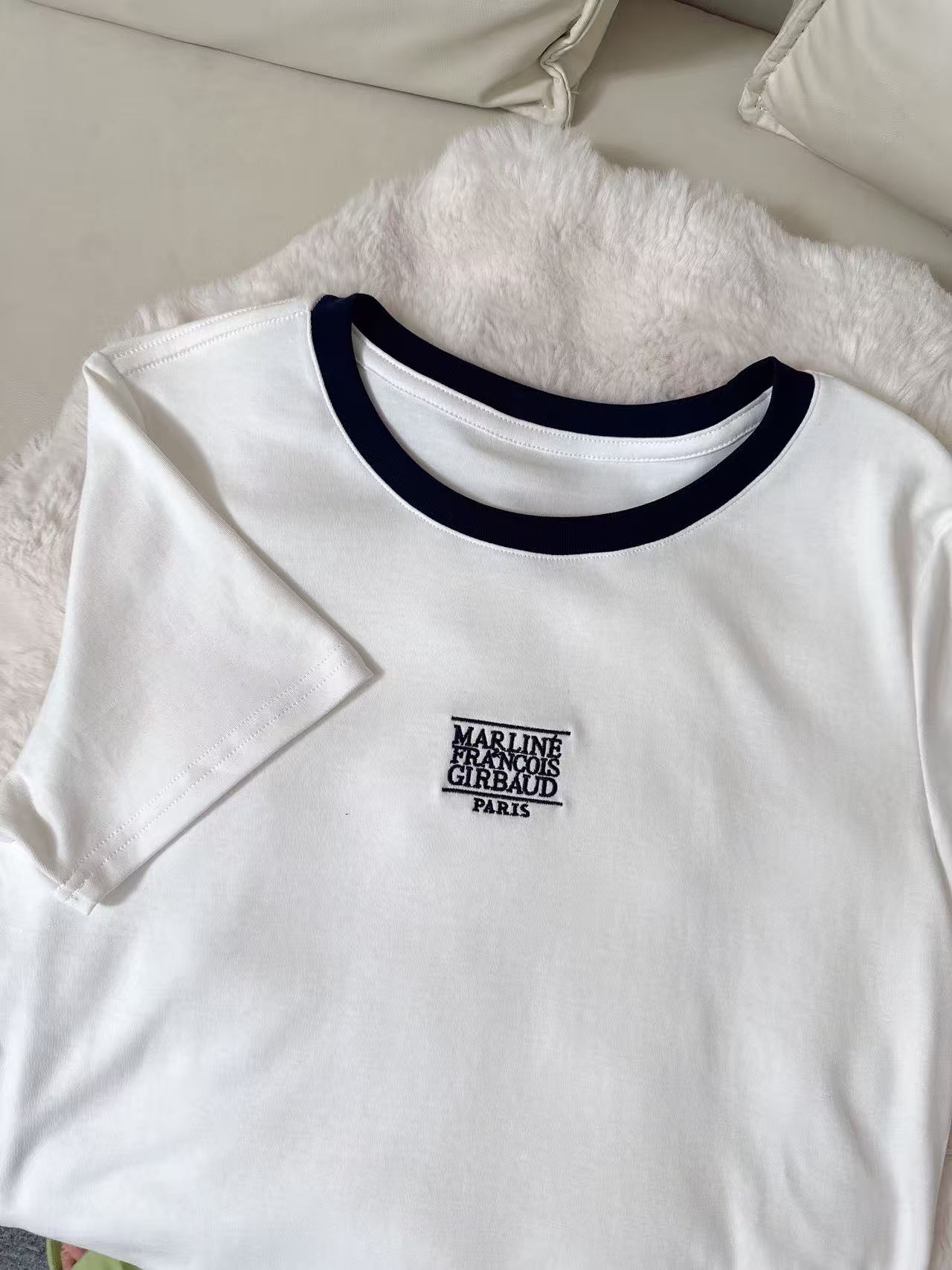 YIYI Studios【知识分子】2025新品 刺绣显瘦简约百搭T恤