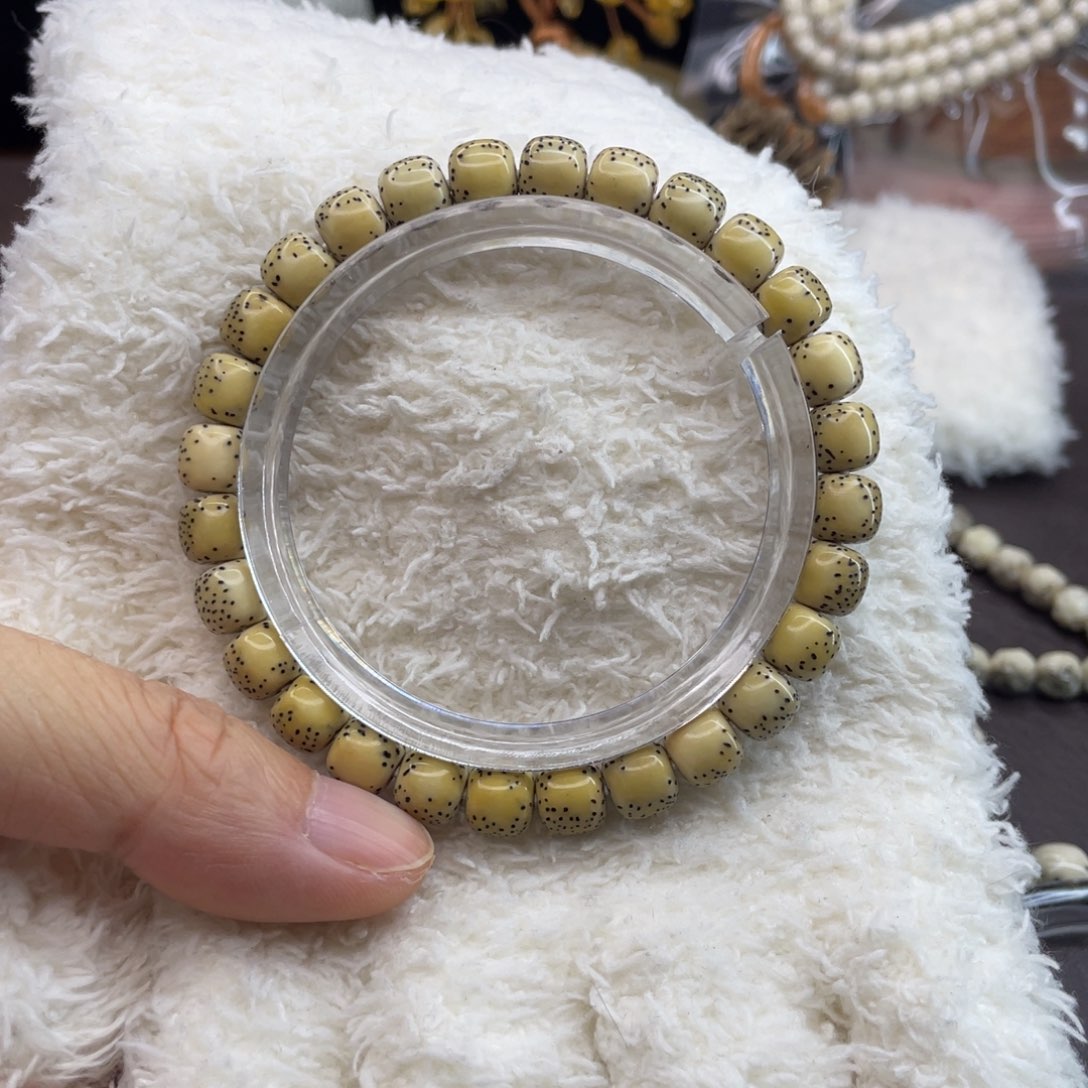 星月菩提手串石玉料8×7河豚留白稀散星