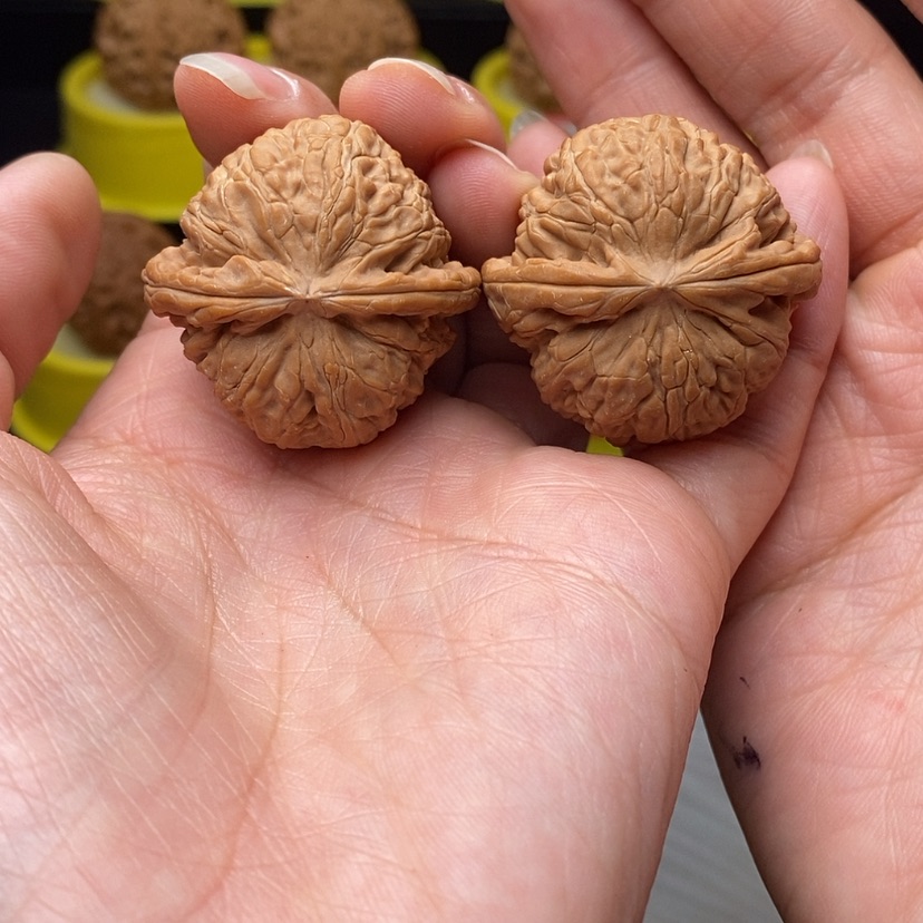 【闪购商品】文玩核桃吊坠球白