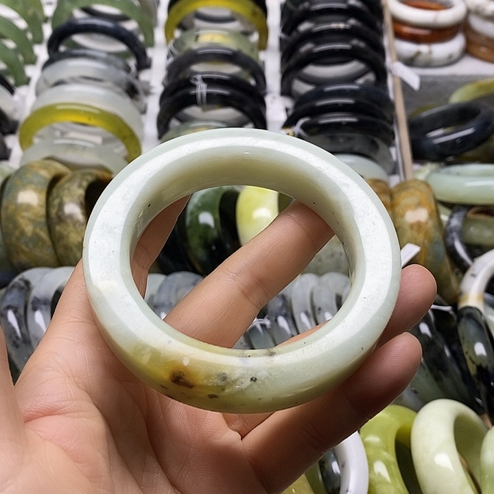 蛇纹石玉未镶嵌手镯