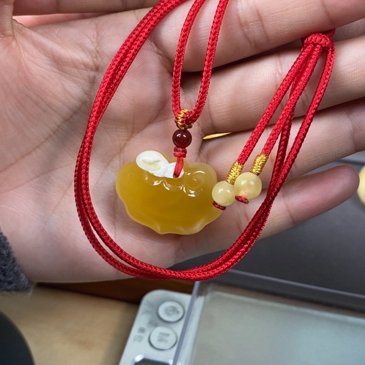 琥珀裸石未镶嵌锁