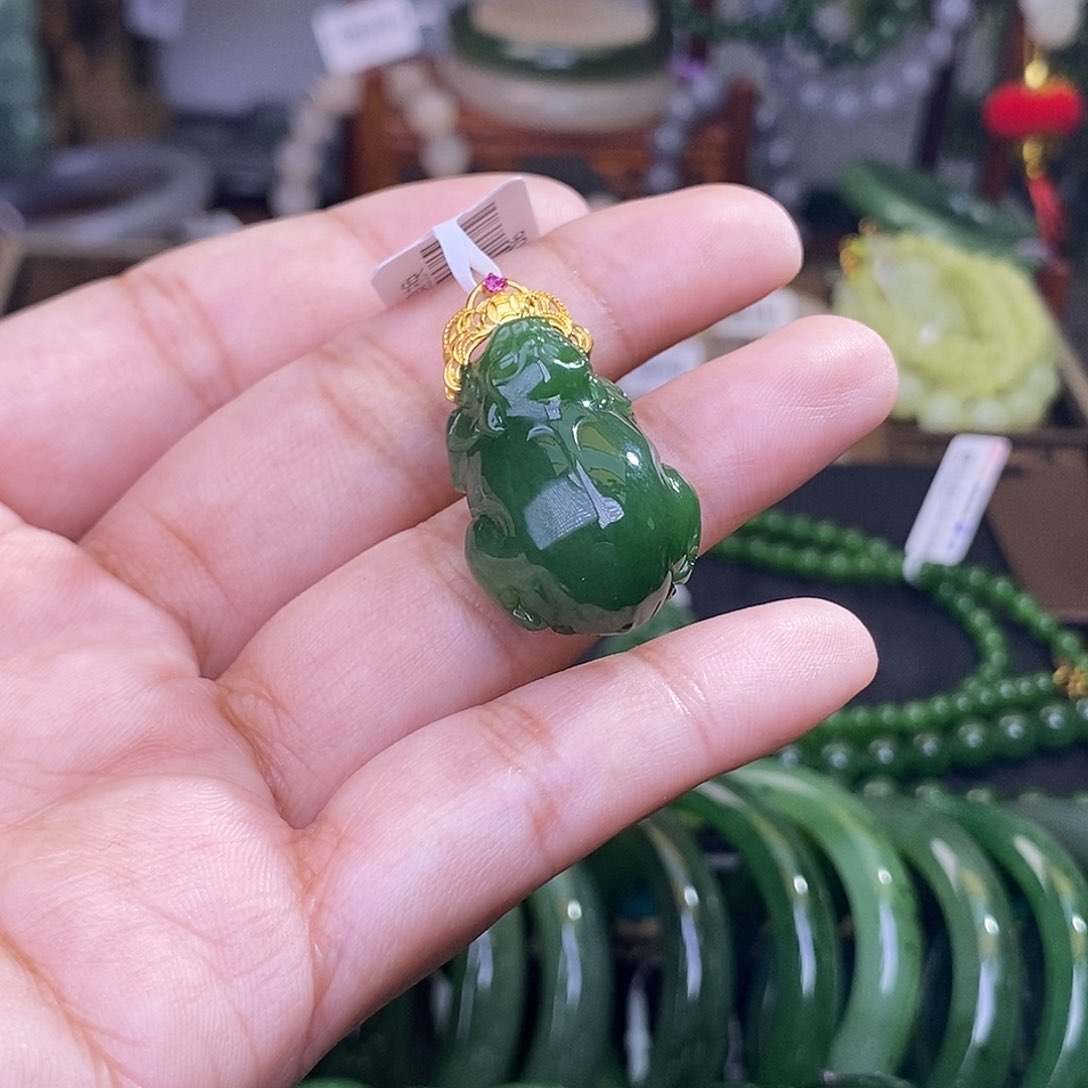 和田玉碧玉满色满绿老料金镶貔貅未镶嵌