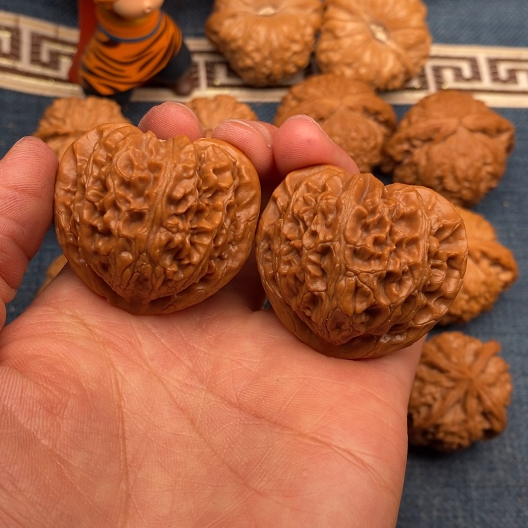 文玩核桃把件40精品桃心宫灯