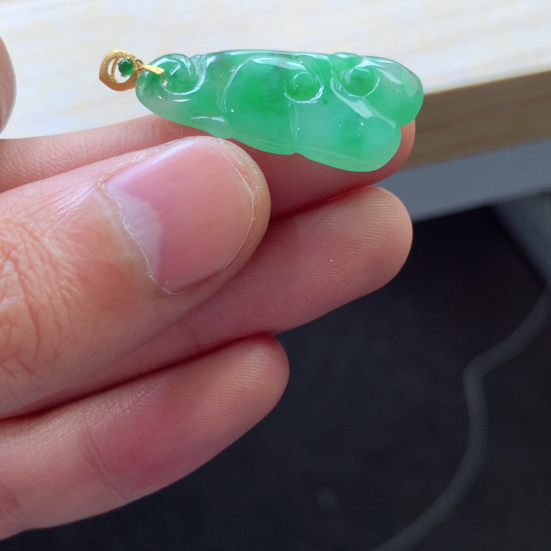 翡翠颈饰18K金镶嵌吊坠