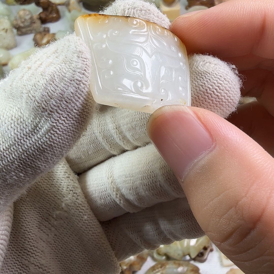 飞***属和田玉（糖玉）未镶嵌颈饰