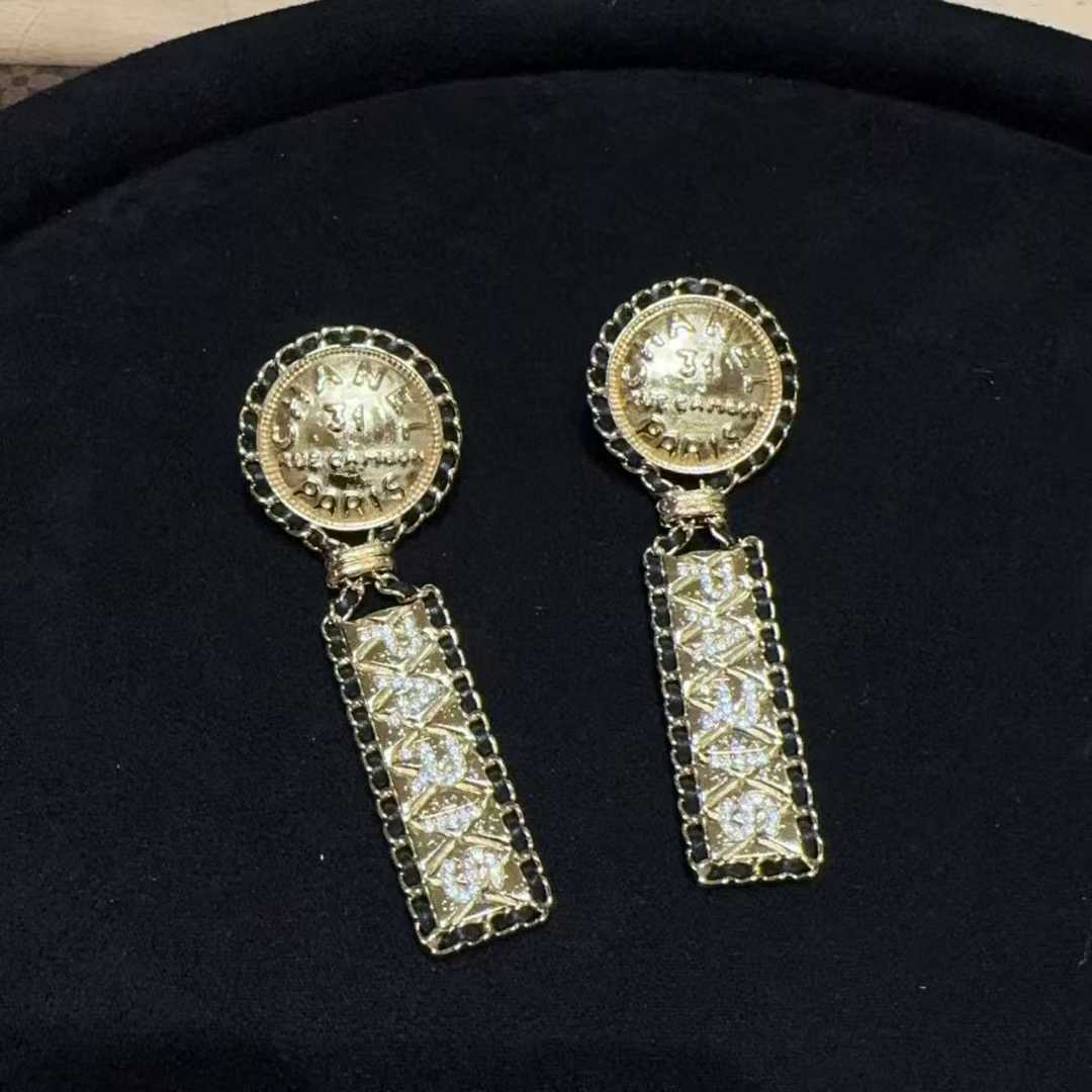 99新 Chanel/香奈儿 206 -23A 皮穿链字母水钻耳钉 VIC隐藏款 