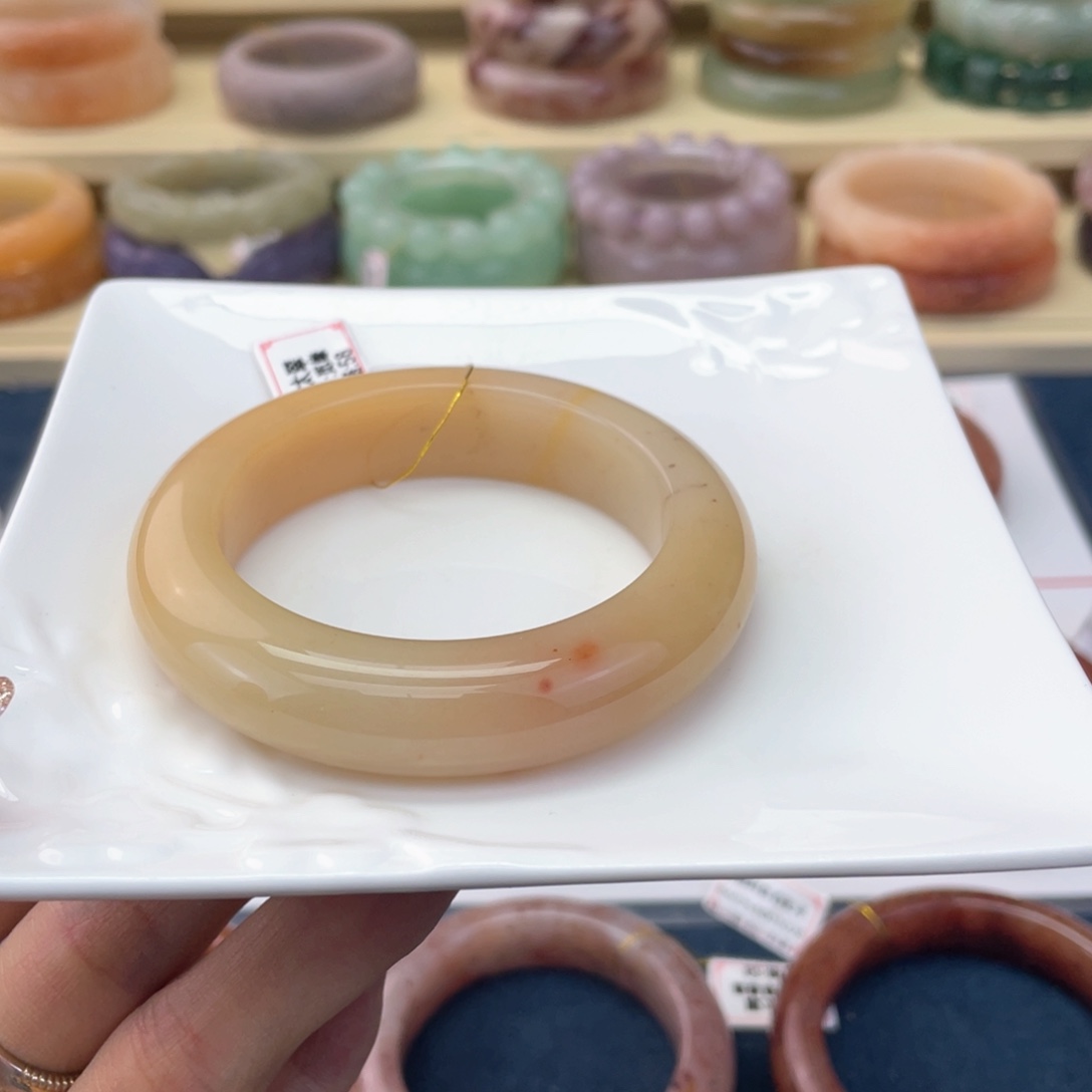 石英质玉未镶嵌手镯