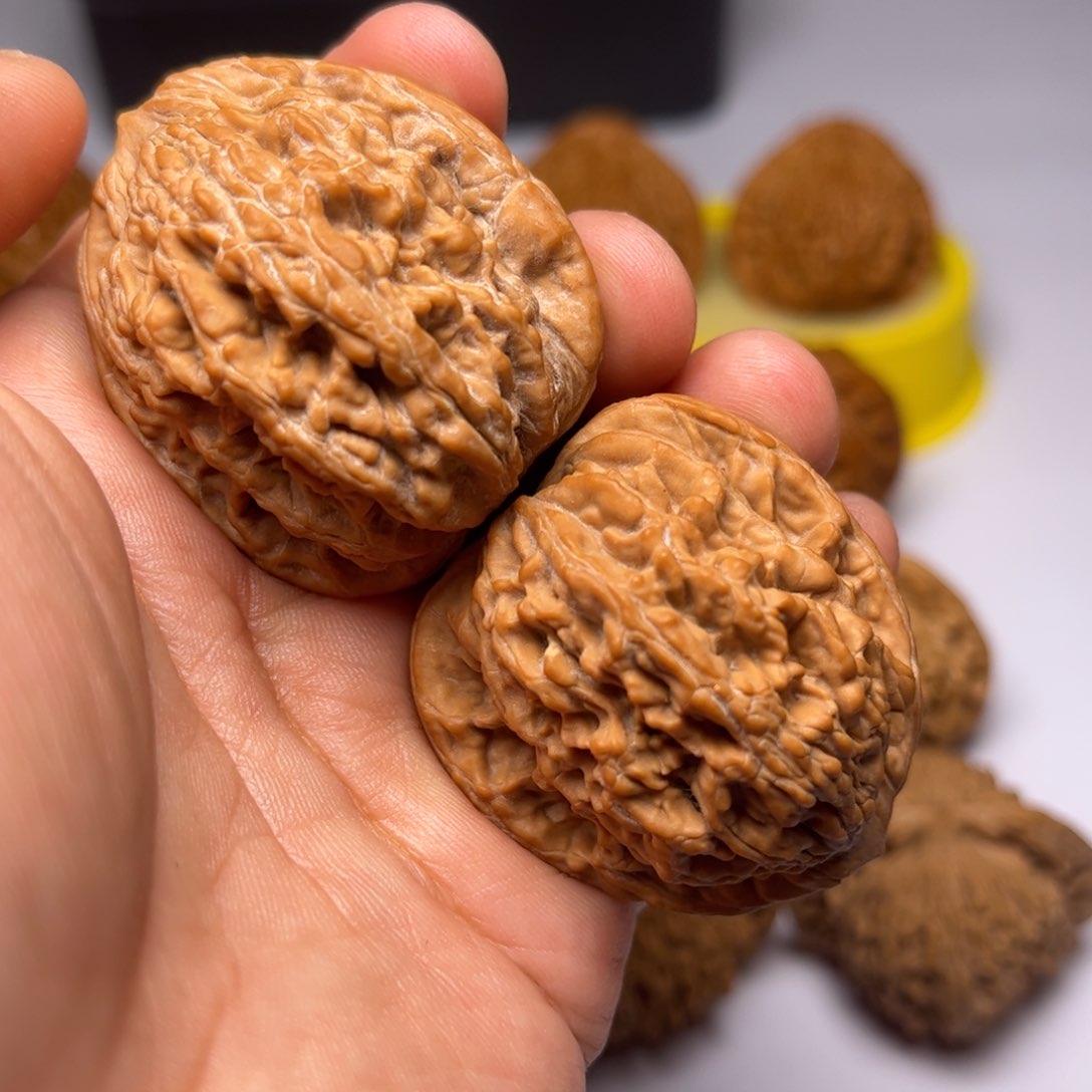 文玩核桃吊坠麦穗虎头