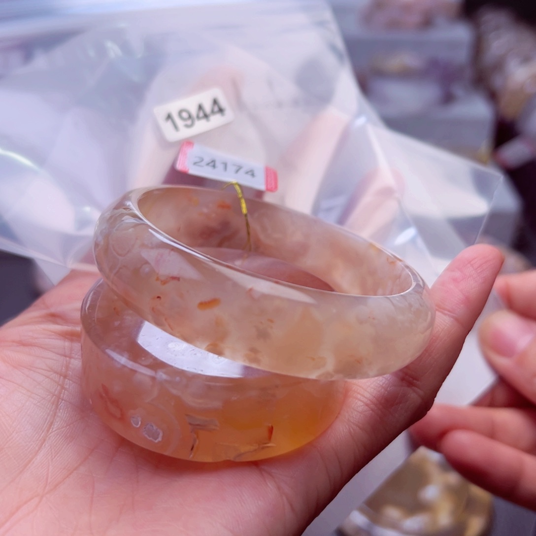 玛瑙/玉髓手镯未镶嵌胖*嘟