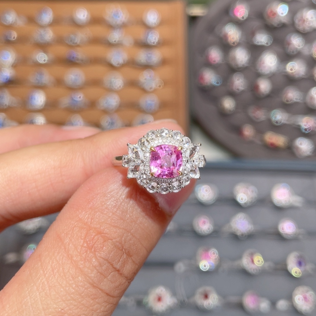 彩色蓝宝石戒指18K金镶嵌1.05ct 无烧帕帕