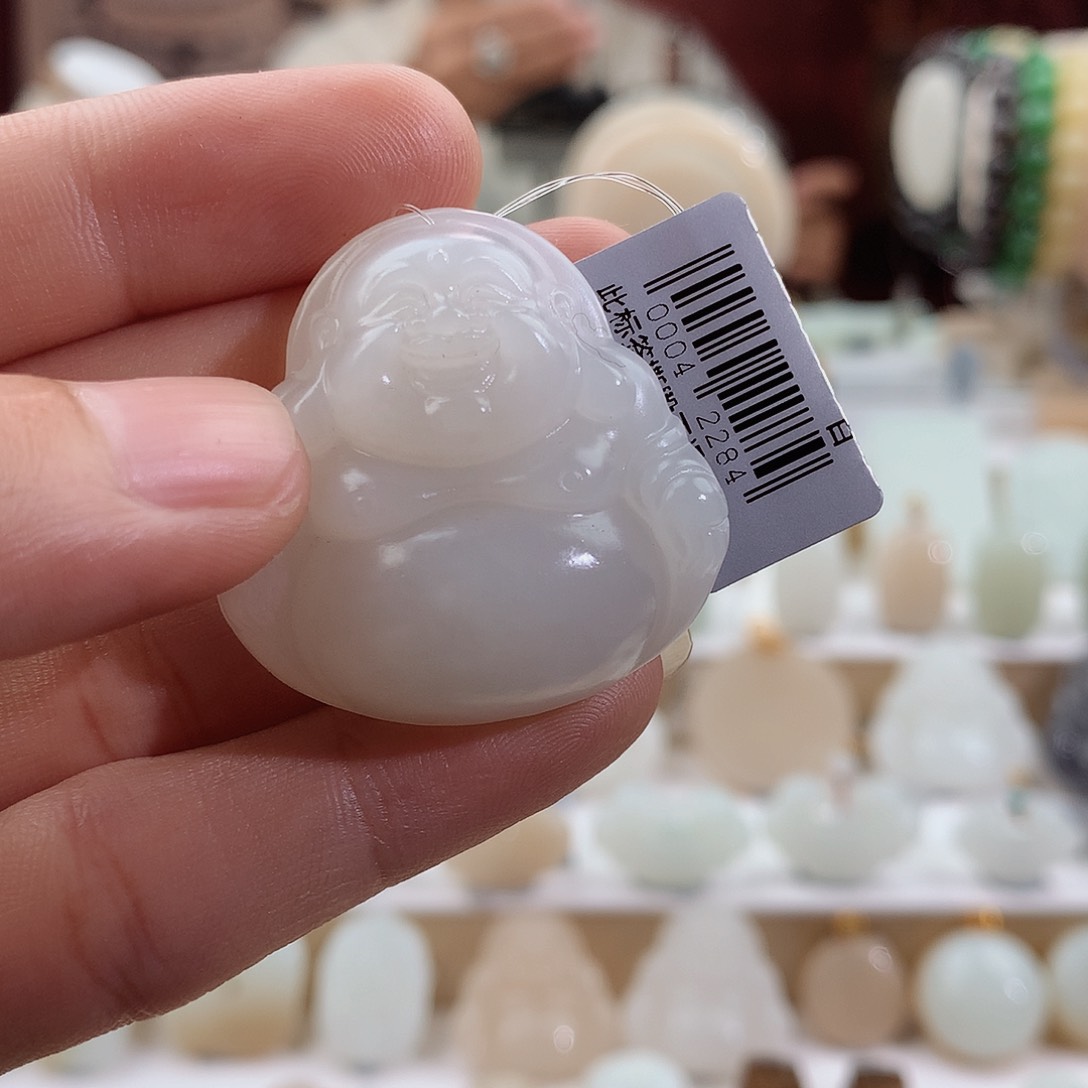 和田玉颈饰未镶嵌一***士