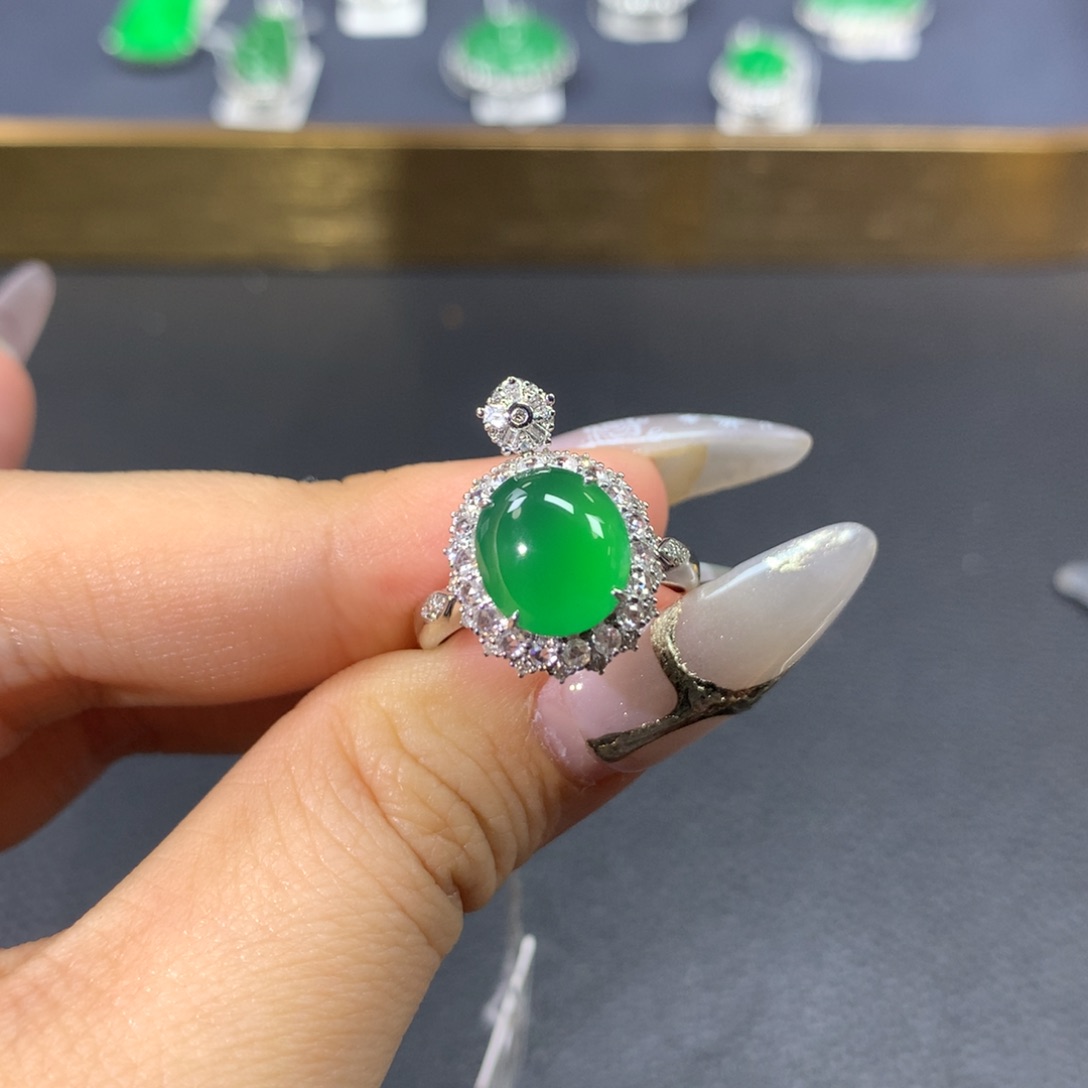 翡翠戒指18K金镶嵌翡翠