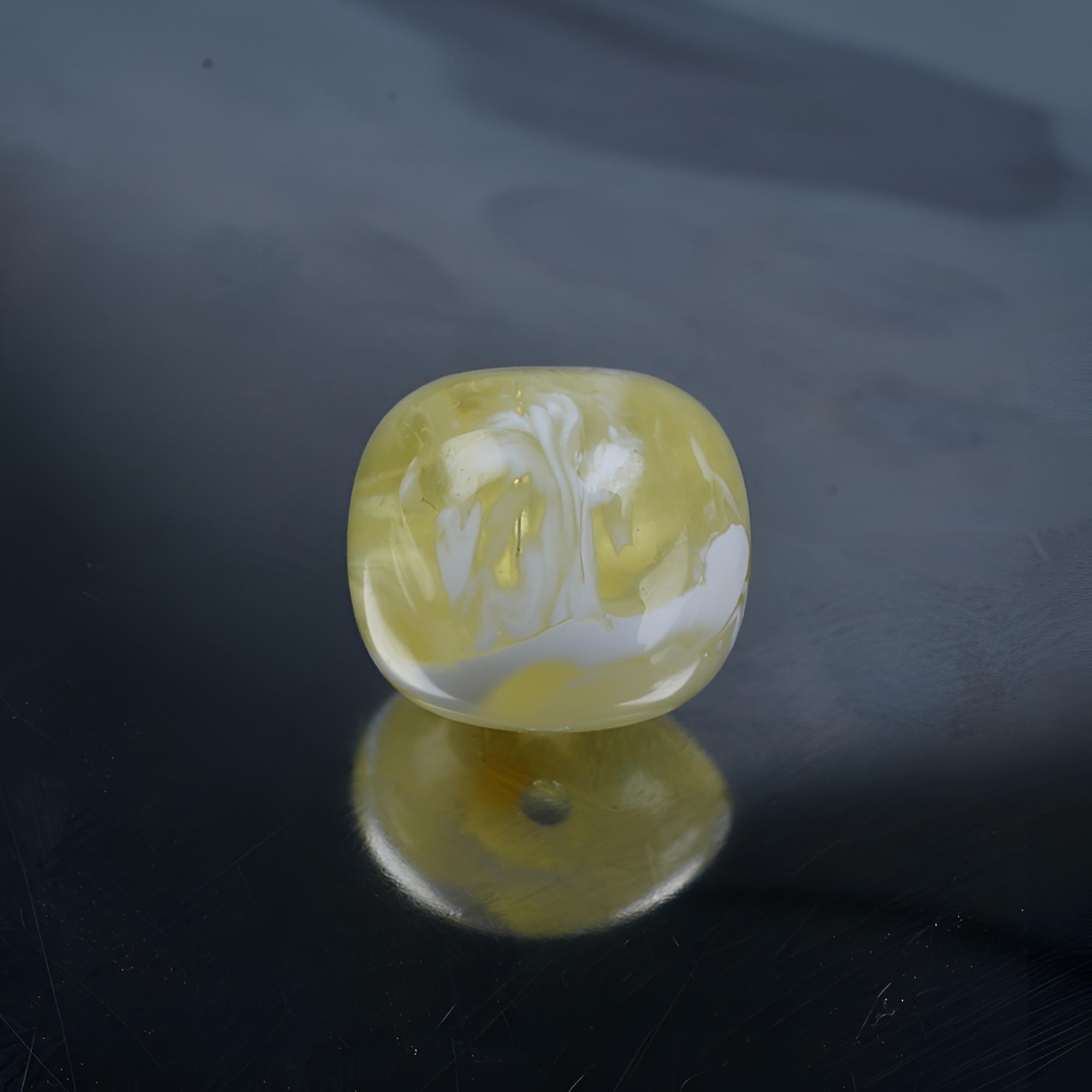 “雪树银花”金漆白溶洞老型尺寸11.9*10.6mm天然琥珀蜜蜡文玩配饰