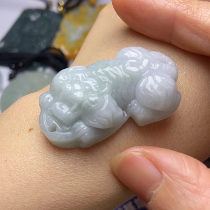翡翠挂件未镶嵌翡翠