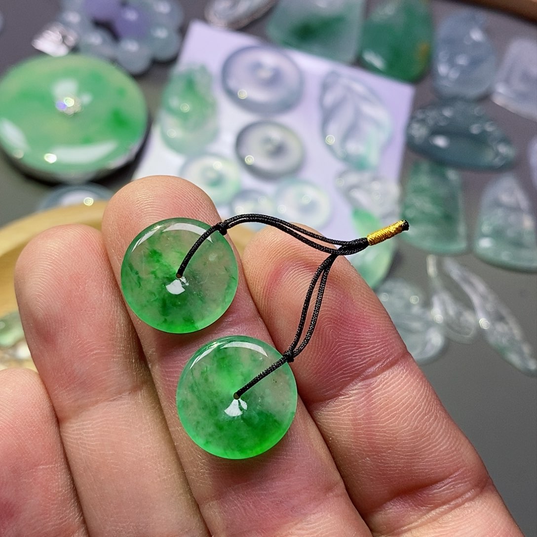 翡翠颈饰未镶嵌翡翠