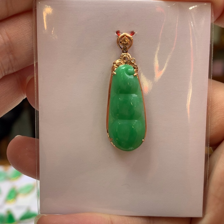 翡翠18K金镶嵌颈饰翡翠吊坠