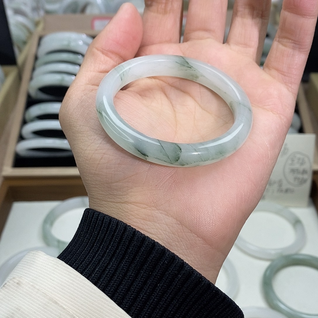 石英质玉未镶嵌手镯