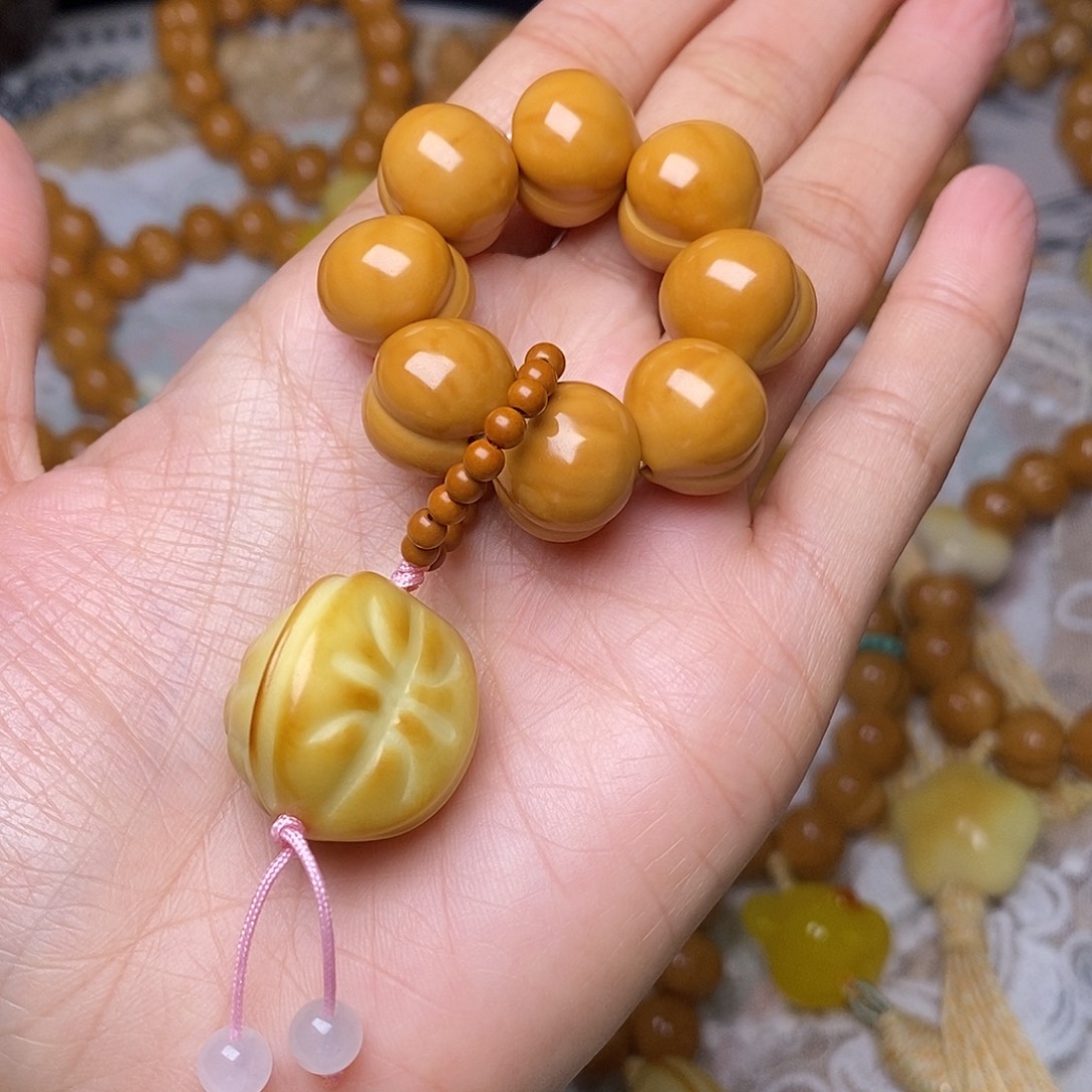 吊坠猴头核桃屁桃加