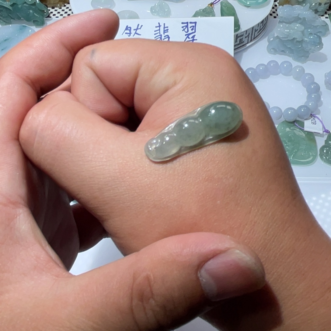 翡翠颈饰未镶嵌天然