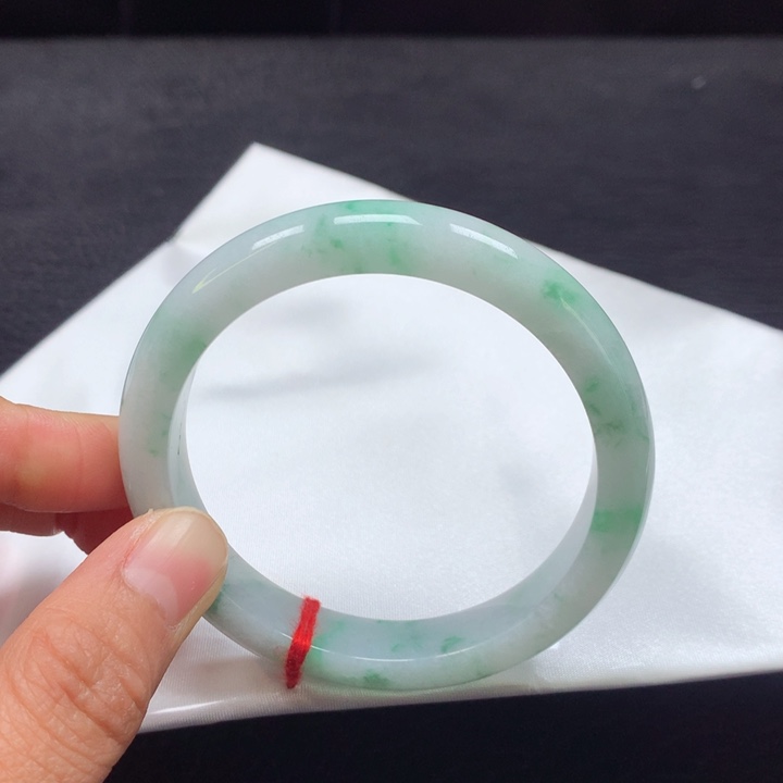 翡翠手镯未镶嵌57圈