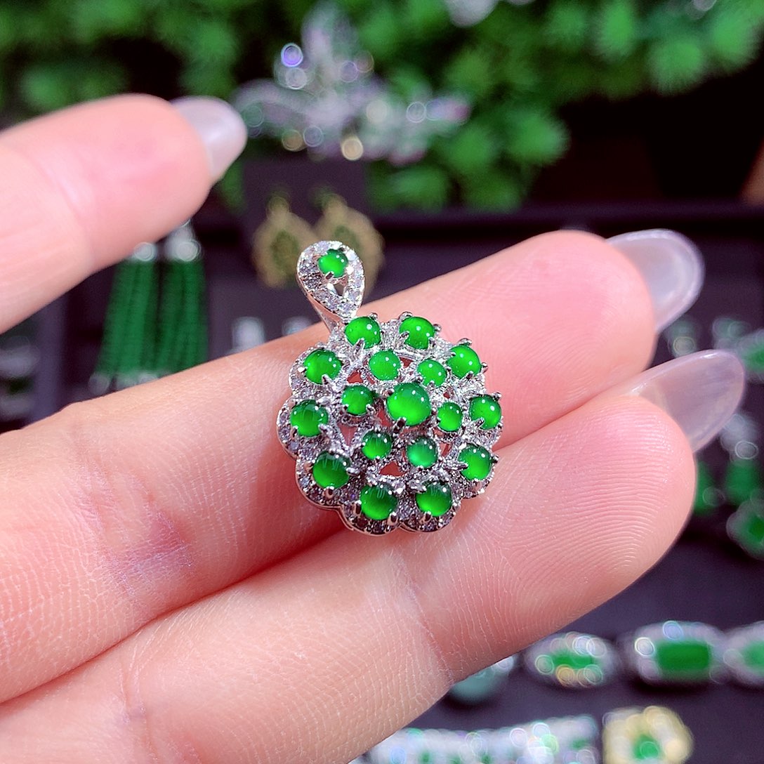 颈饰未镶嵌翡翠天然