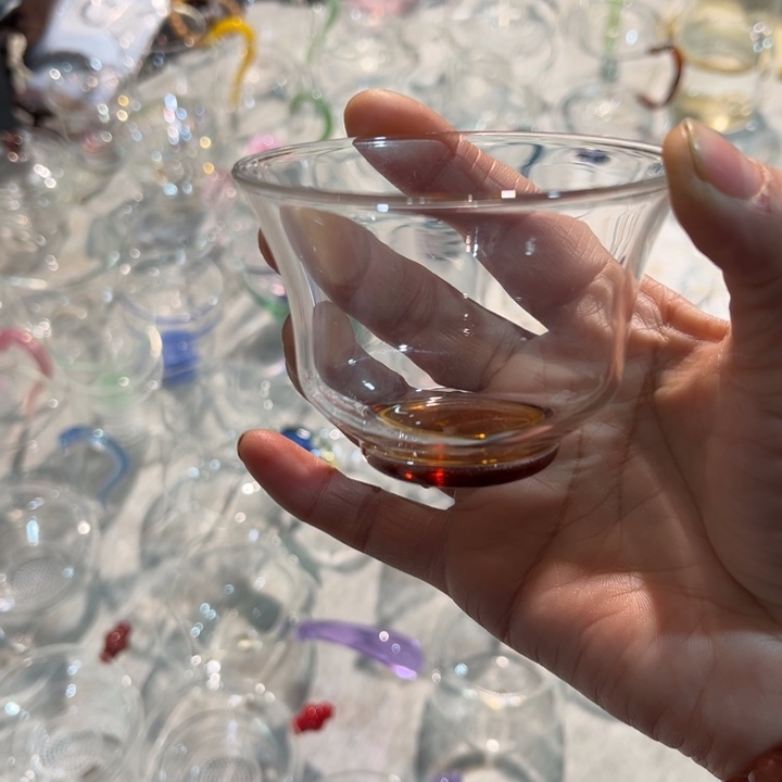 清杯虎珀两个。           