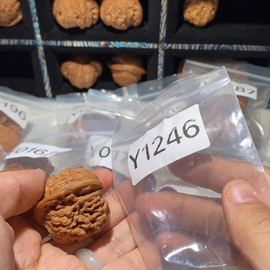 赵***阳文玩核桃吊坠42原装四座楼