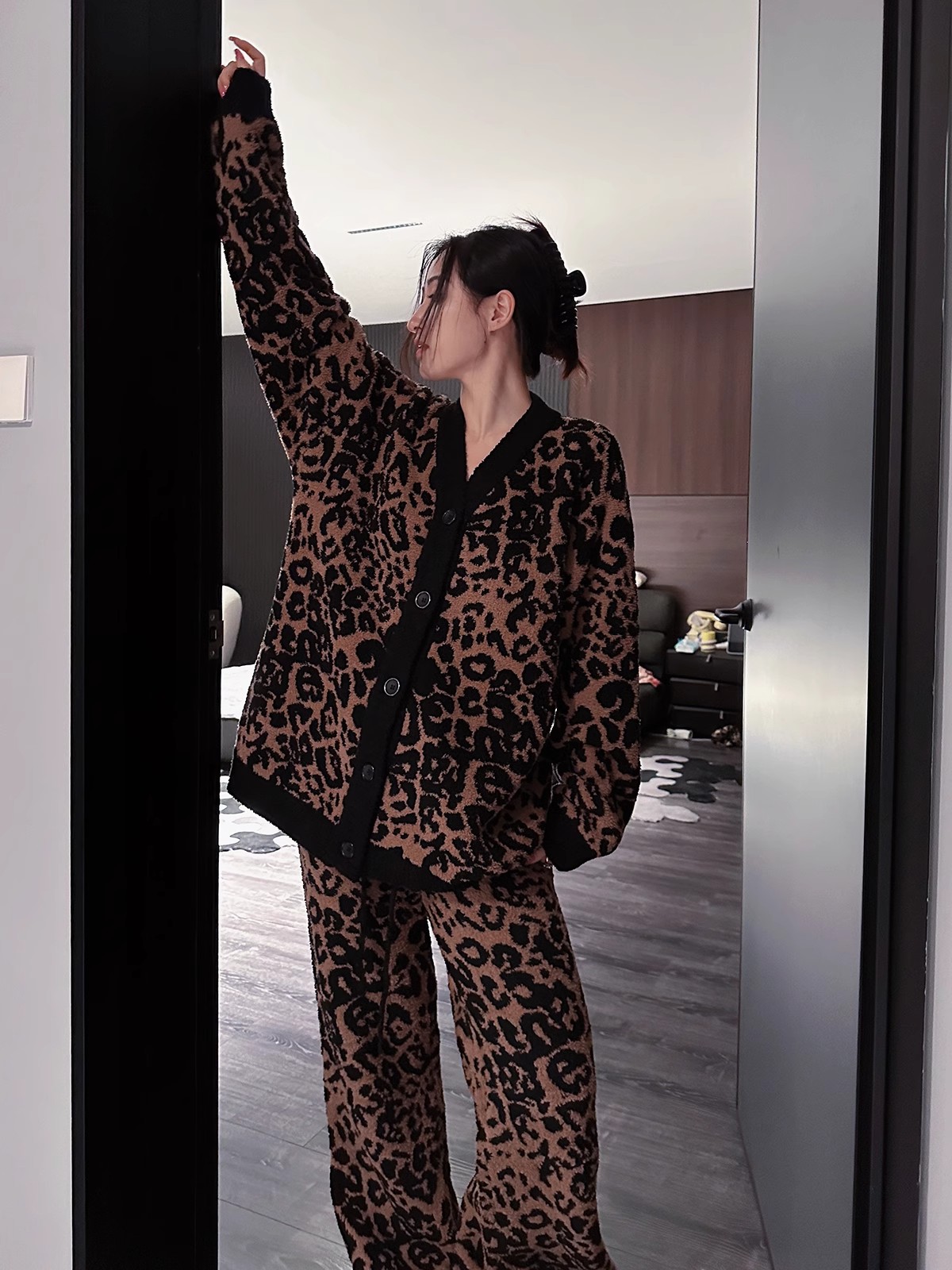 ins高级半边绒睡衣秋女款2025新款冬季法式豹纹半边绒开衫家居服