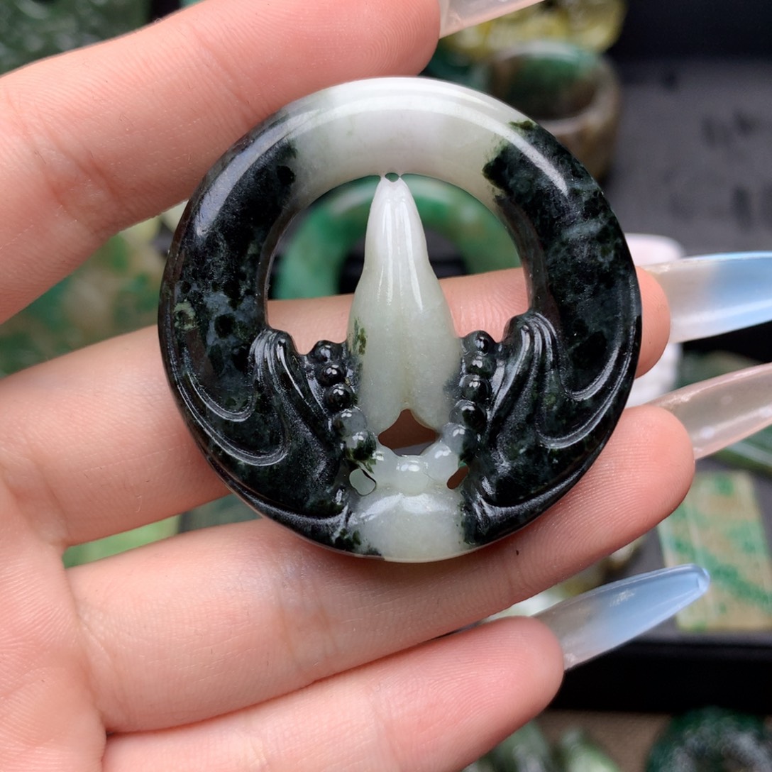 人***尔未镶嵌独山玉颈饰
