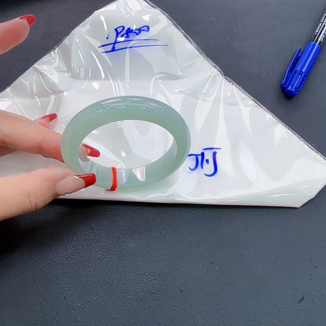 翡翠手镯未镶嵌手镯