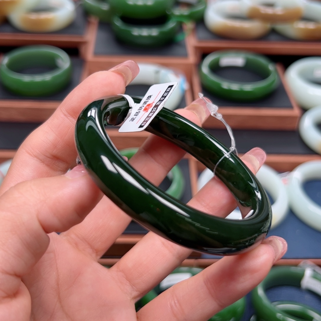 未镶嵌手镯和田玉（碧玉）