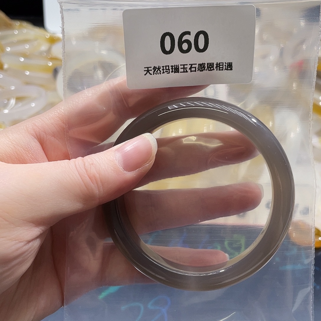 牛***坊玛瑙/玉髓未镶嵌手镯