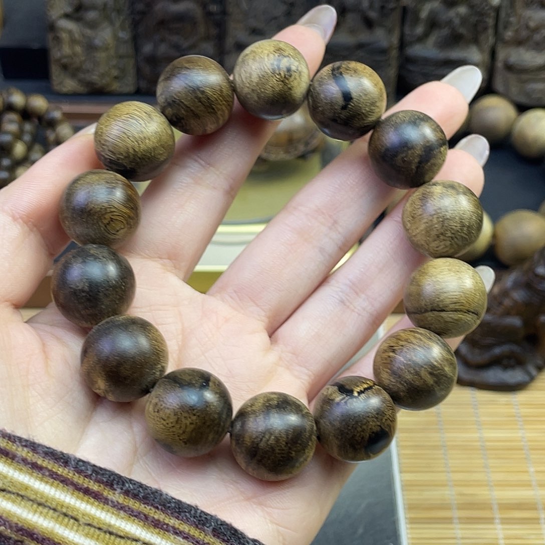 郑***入沉香手串达拉干34g