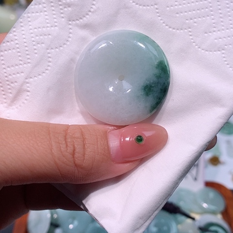 颈饰未镶嵌翡翠平安扣