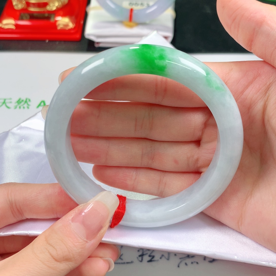 翡翠手镯未镶嵌v****了正圈60 0210