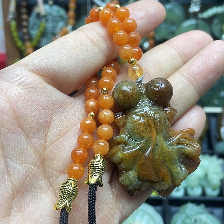 未镶嵌蛇纹石玉颈饰