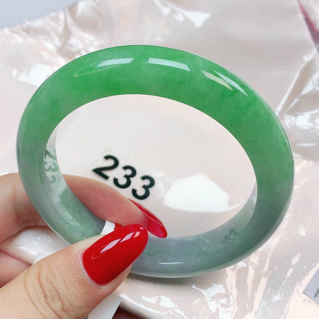 翡翠手镯未镶嵌抖音233