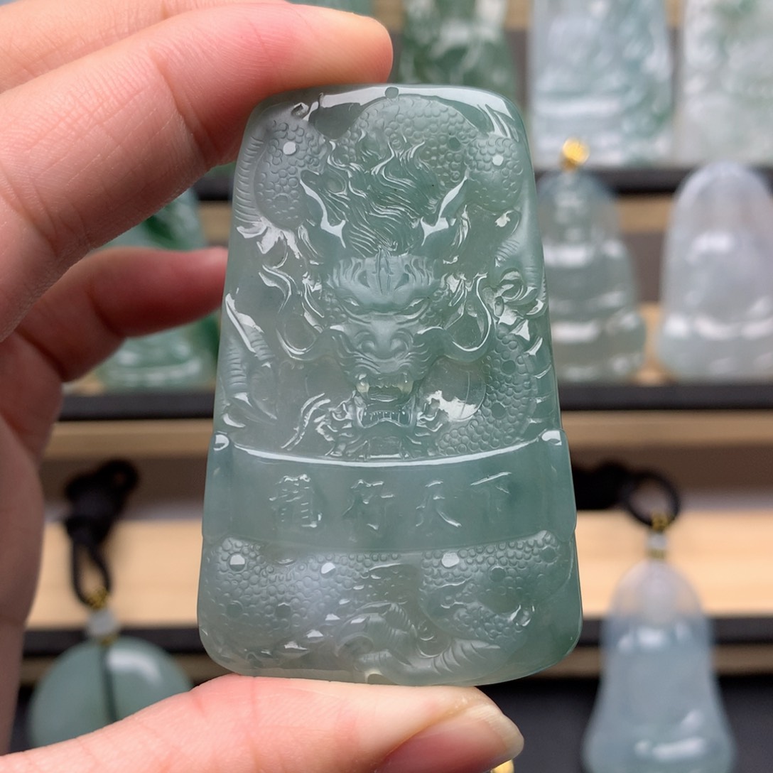 颈饰未镶嵌翡翠龙牌