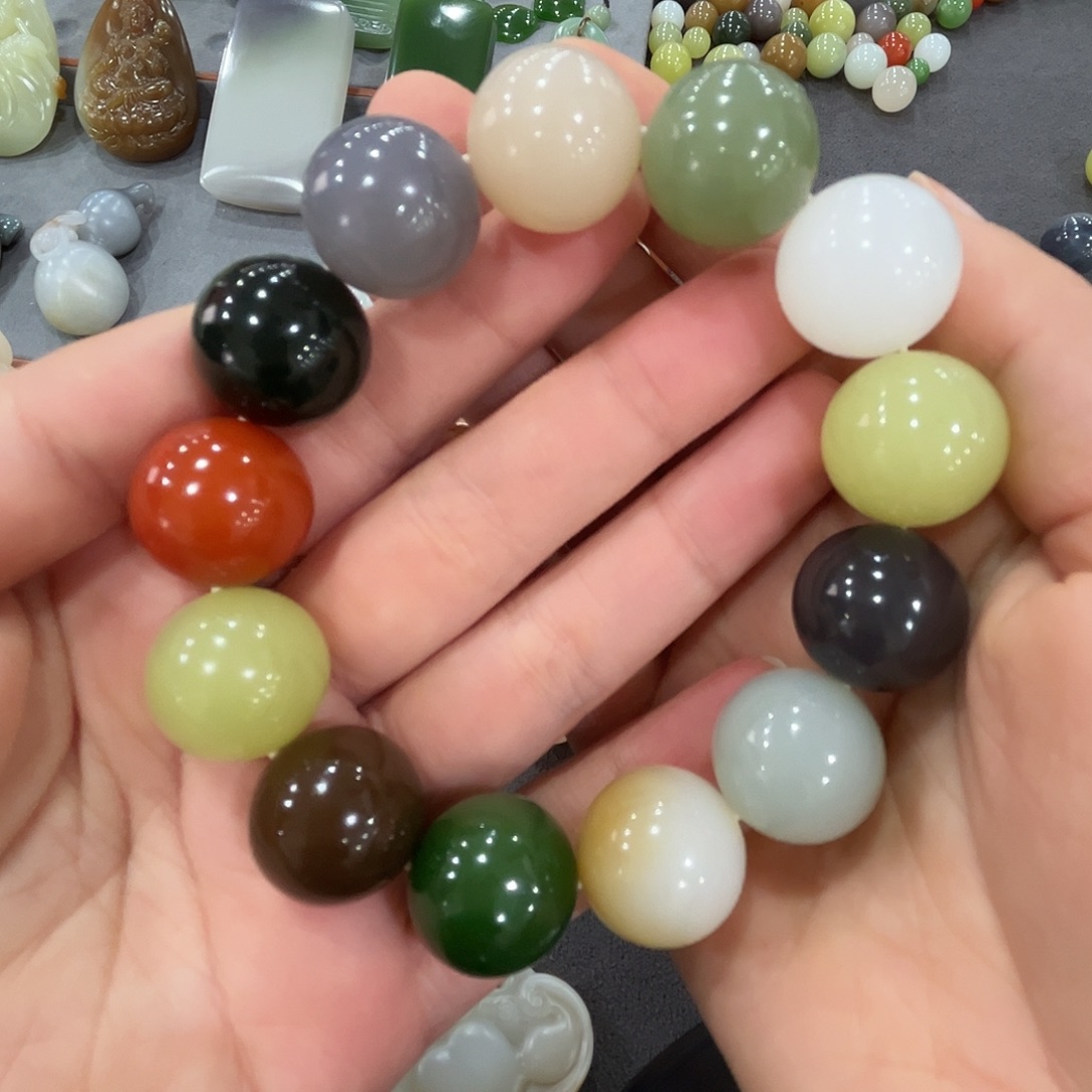 和田玉未镶嵌手串