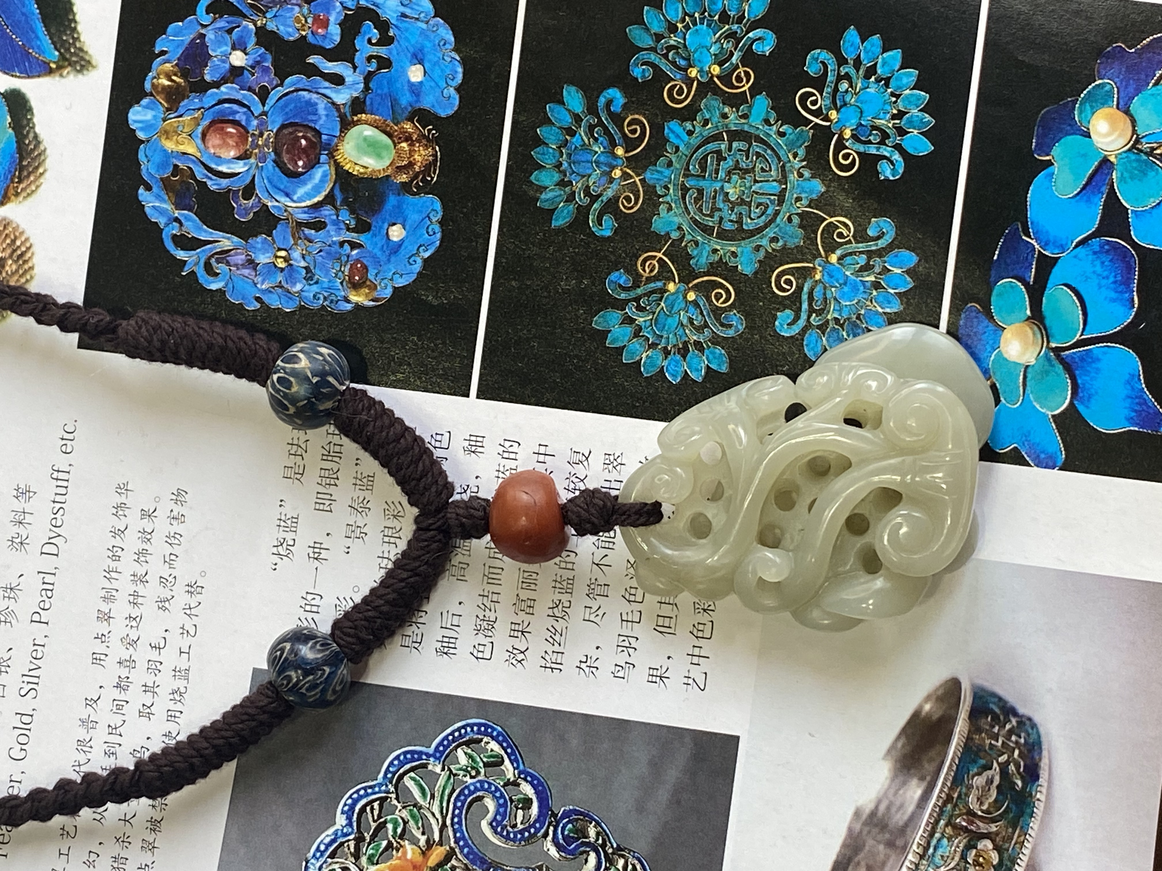 精美老和田玉老琉璃锁骨链