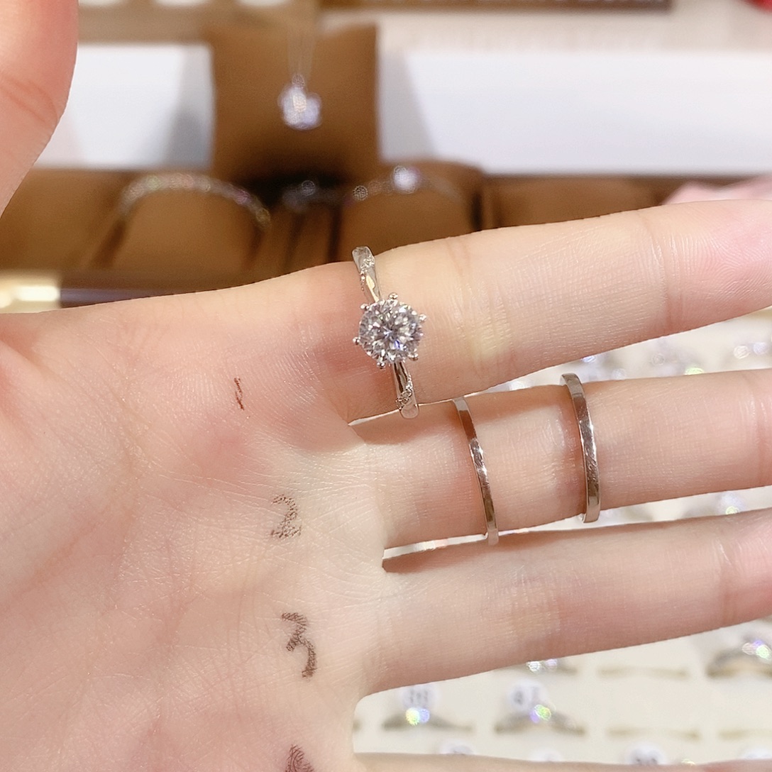 925银通灵1ct莫桑