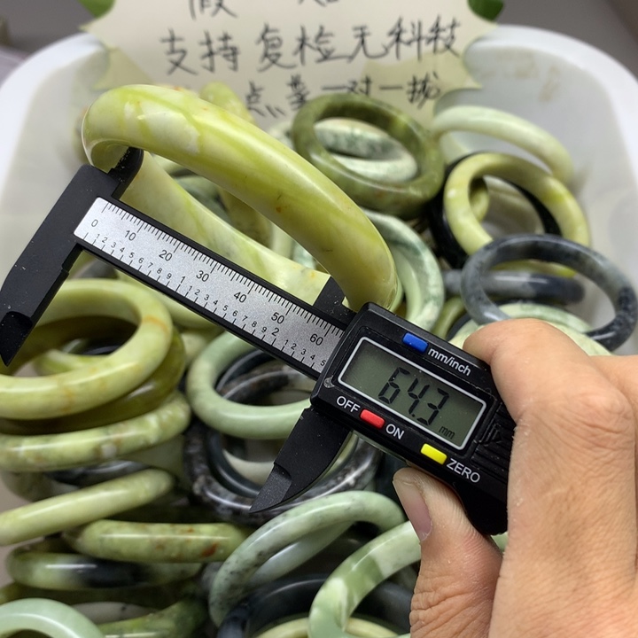 蛇纹石玉未镶嵌手镯41