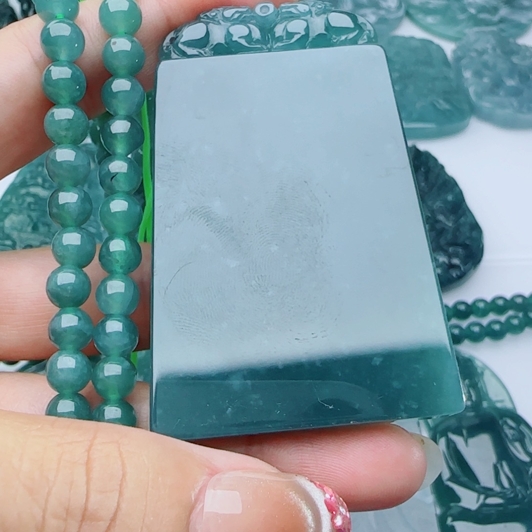 翡翠未镶嵌颈饰多样性发货天然的A货翡翠