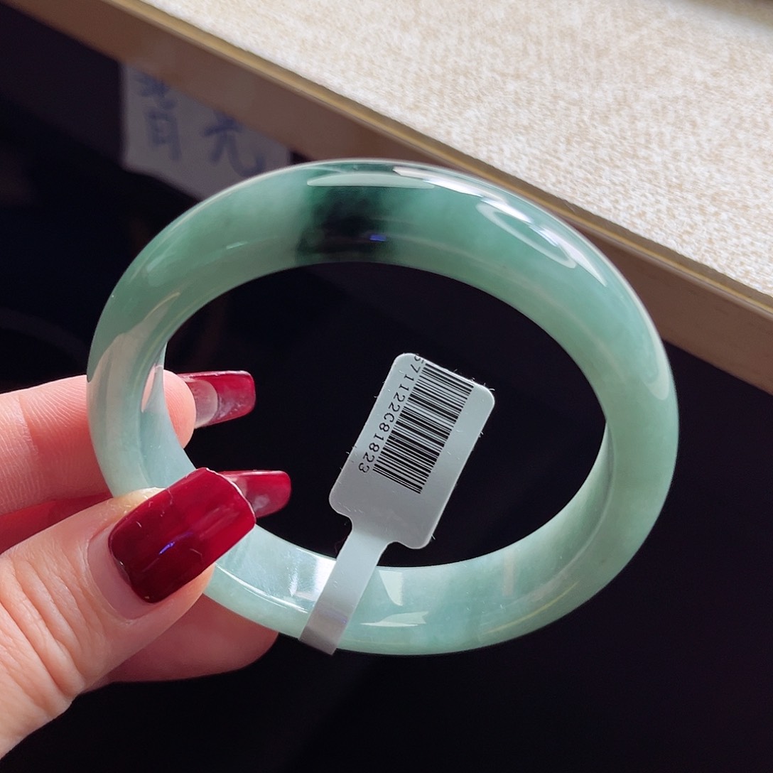 翡翠手镯未镶嵌手镯