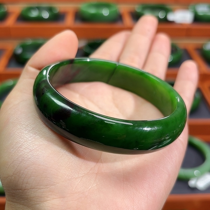和田玉（碧玉）未镶嵌手镯红皮菠菜绿5960