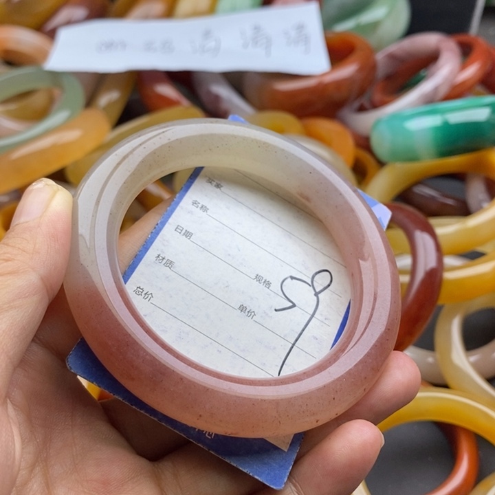 石英质玉手镯未镶嵌