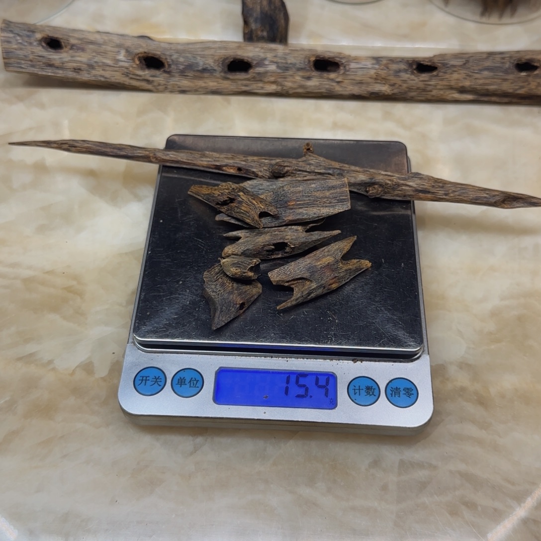 线香天然虫漏乌身圆叶4克 红金猊沉水块料10克