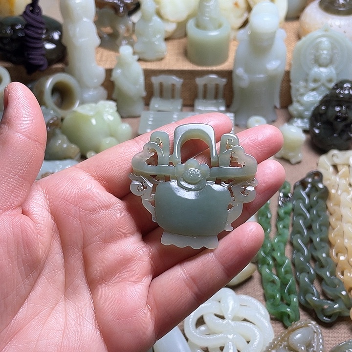 和田玉颈饰未镶嵌