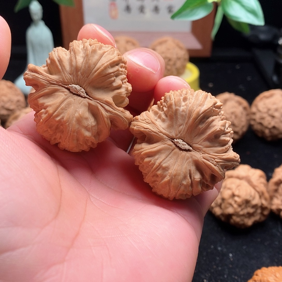 文玩核桃吊坠43闷白