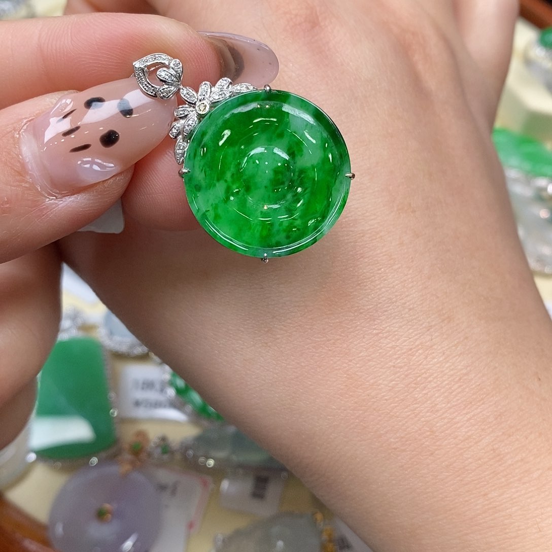 翡翠吊坠(不含链)18K金镶嵌圆牌